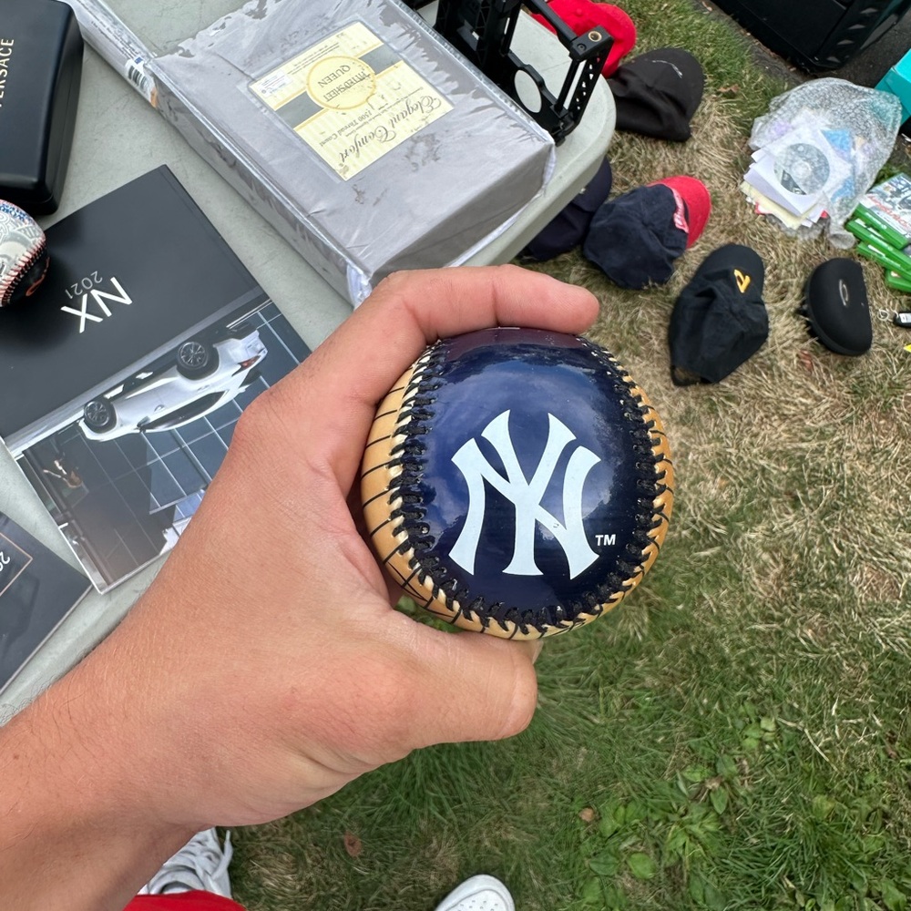 New York Yankees Blue Baseball - Picture 2 of 4